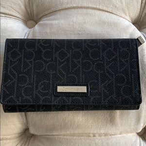 CALVIN KLEIN *brand new* beautiful black clutch
